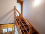 + sonniges und gepflegtes Einfamilienhaus in toller Lage + - Treppe