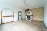 Wohnzimmer - *** Weitläufiges Anwesen mit vier Wohneinheiten, Werkstatthalle und Renditepotenzial ***